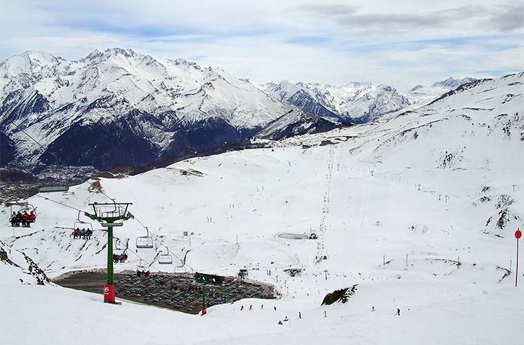 Vista de la estación de esquí de Formigal desde la pista del Collado / Foto: Willtron (Wikimedia commons)
