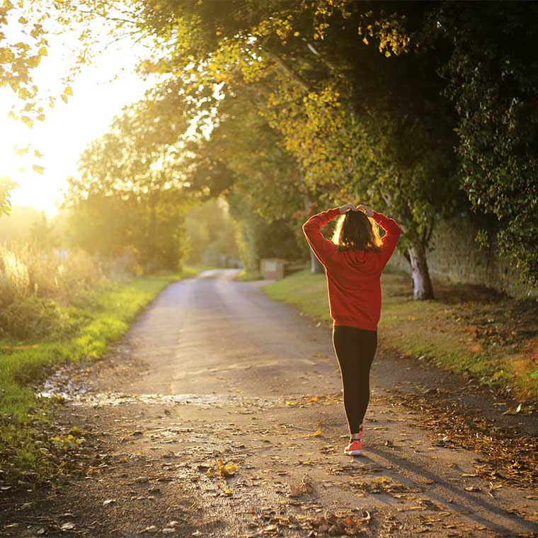 4 beneficios de salir al aire libre y hacer ejercicio cada mañana / Foto: Japheth Mast