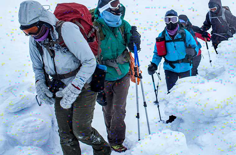 Cómo elegir los mejores bastones de trekking / Foto: Andrea Gugliada