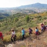 Excursionistas en la Ruta del Zumaque, Estella-Lizarra. Ruta de Turismo Slow creada de manera participativa en Navarra / Foto: Uxua Domblás