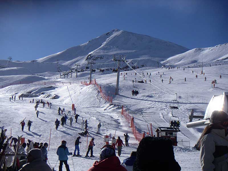 Vista de la estación de esquí de Formigal desde la pista del Collado/ Foto: Willtron (GNU) vía Wikimedia Commons