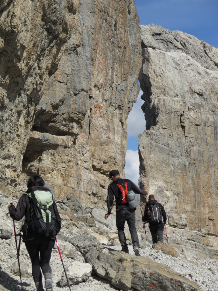 Brecha de Roland. Pirineos-Monte-Perdido. Tras haberla sobrepasado volvemos sobre nuestros pasos para descender al Refugio de Serradets. / Foto: Eduardo Azcona