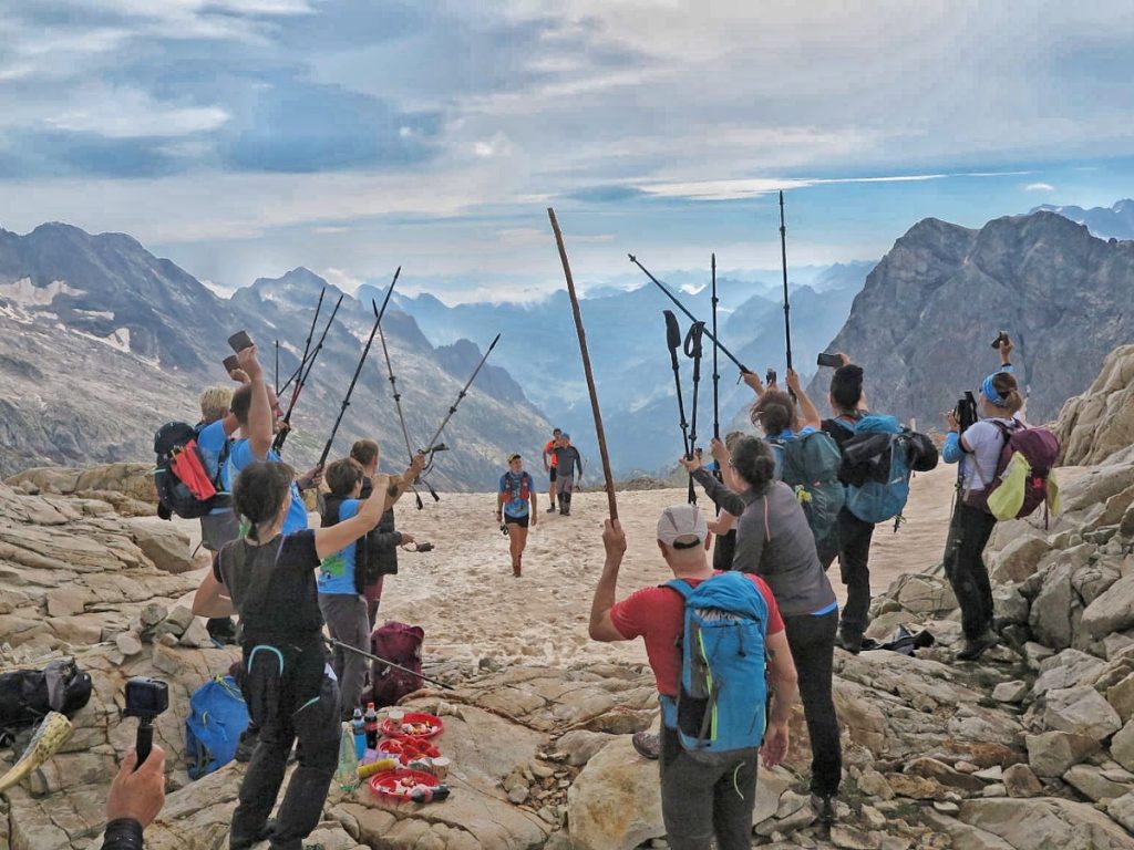 Portal de Remune."Nos esperaban los montañeros de Sangüesa para animarnos y darnos el apoyo y energía necesaria para acabar de subir al Perdiguero. Llevábamos unos momentos de bajón, y ese momento nos animó para continuar adelante." Foto Cedida