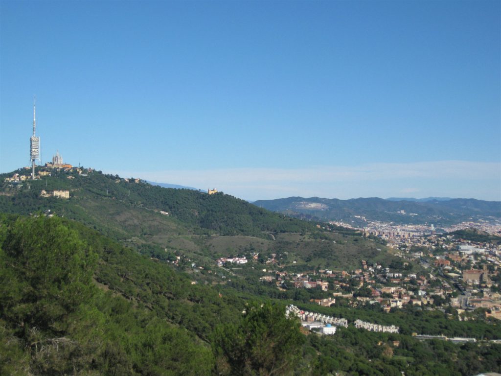 Ruta por la Sierra de Collserola, entre el poniente vallesano y el ...