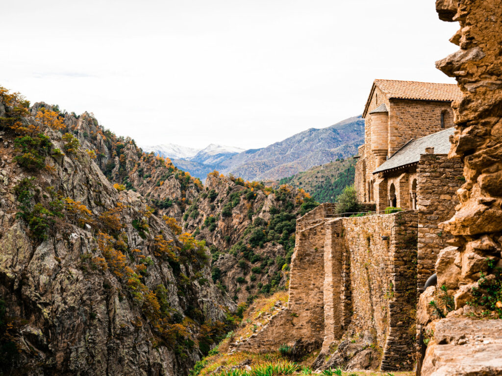 Abadía Saint Martin du Canigou, Casteil, France. / Foto: Jacques Dillies (Unsplash)