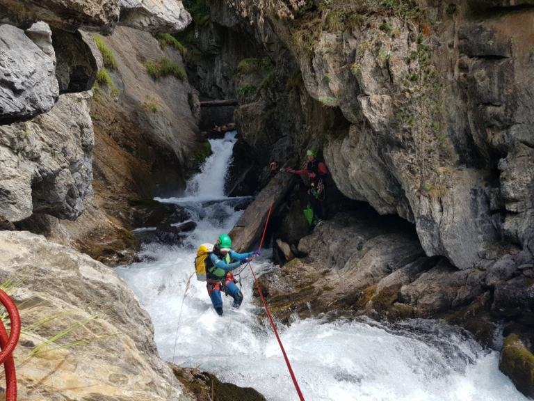 Seguridad en Montaña. Cómo minimizar los riesgos en barrancos y cuevas.